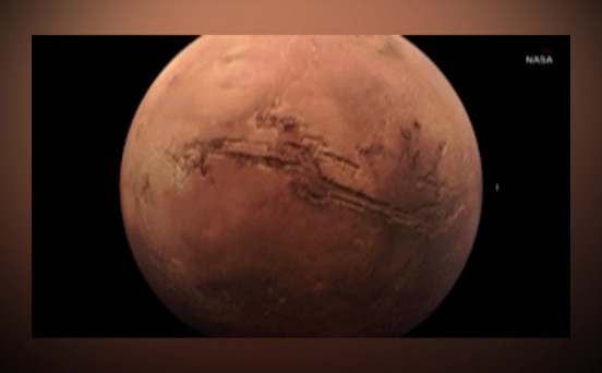 Mars Shows Off Its Grand Canyon