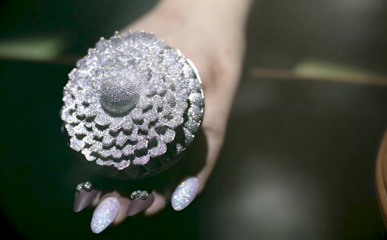 Ring With More Than 12K Diamonds Sets Guinness  World Records